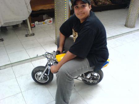 Bah Voila Je Vous Présente Ali Et Sa Petite Pocket Bike (Eh Oué Elle Resiste!!)